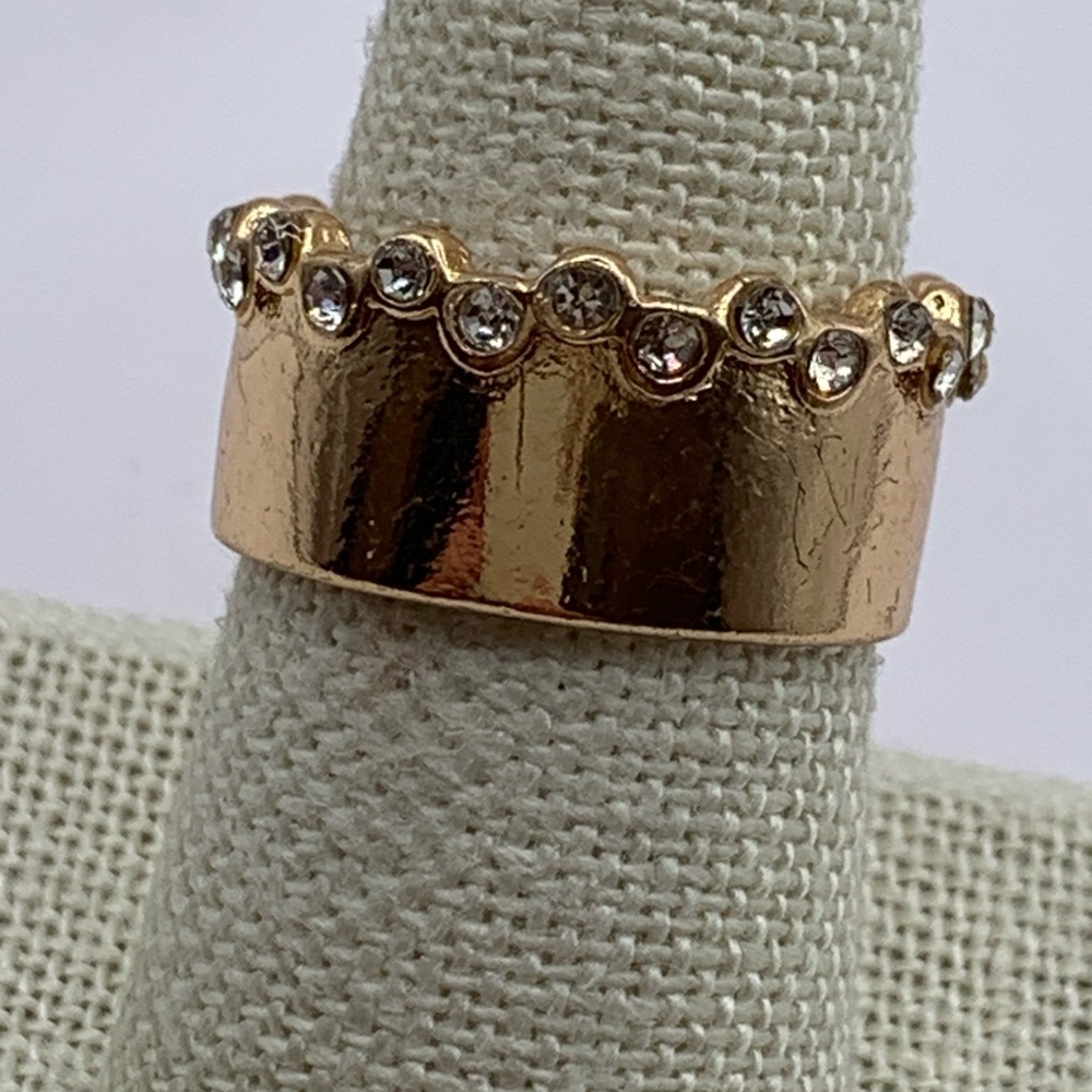 Elegant Gold Ring with Crystal Accents - Picture 1 of 5